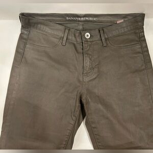 BANANA REPUBLIC Olive Green / Taupe Luxe Sateen Coated Pants - Size 26